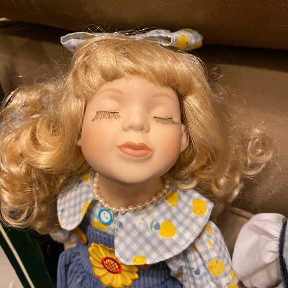 Geppeddo Kissing Katie & Kyle Dolls - Picture 3 of 8